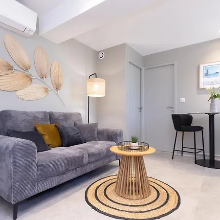 Apartment Ravissant T2 Bord De Garage Prive Classe 3 Etoiles *